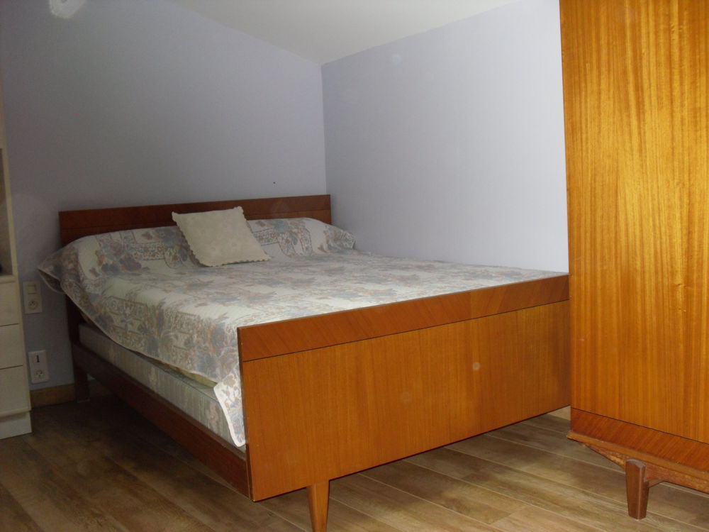 1 chambre lit
1 salle � manger merisier
620 Mortagne-sur-Gironde (17)