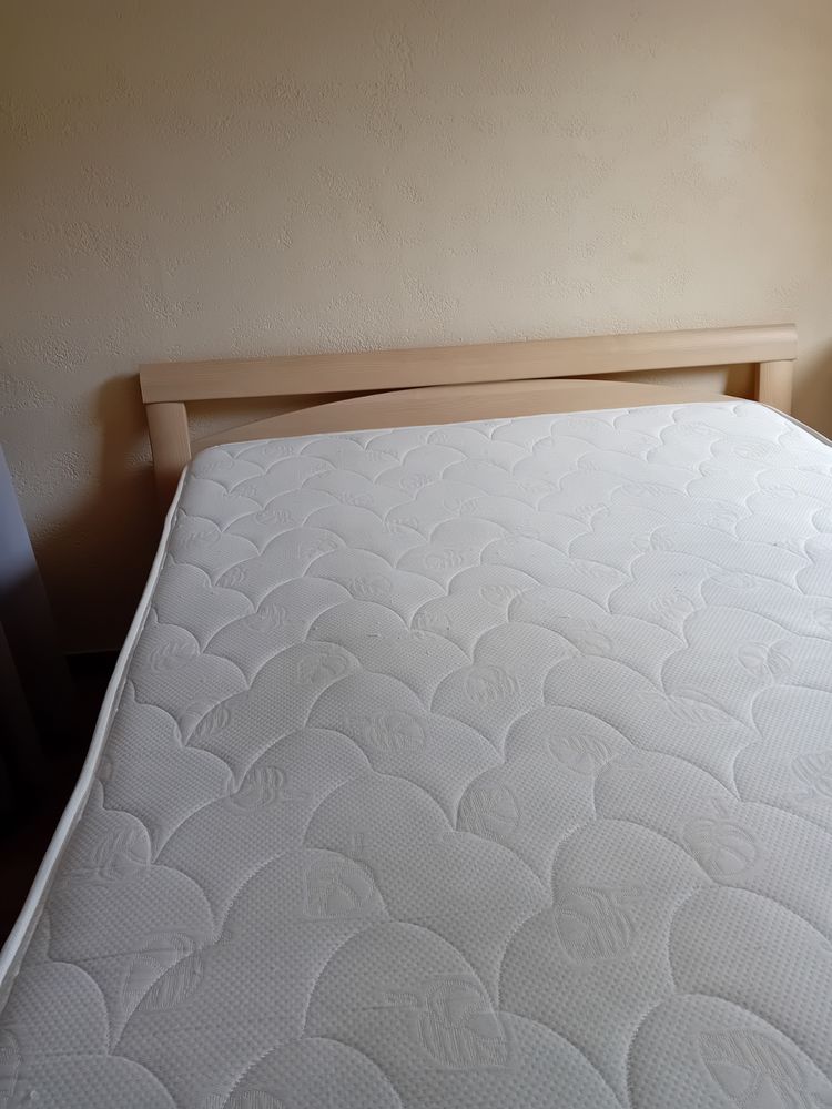 2 CHAMBRES A COUCHER EN PIN 200 St Mitre (13)