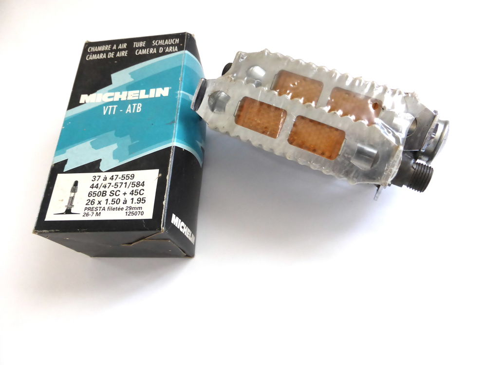 2 chambres � air 26 x 650 B et 2 p�dales neuves 25 Rouvroy (62)