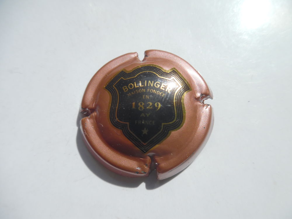 Champagne BOLLINGER  �cusson contour or  1 Plivot (51)