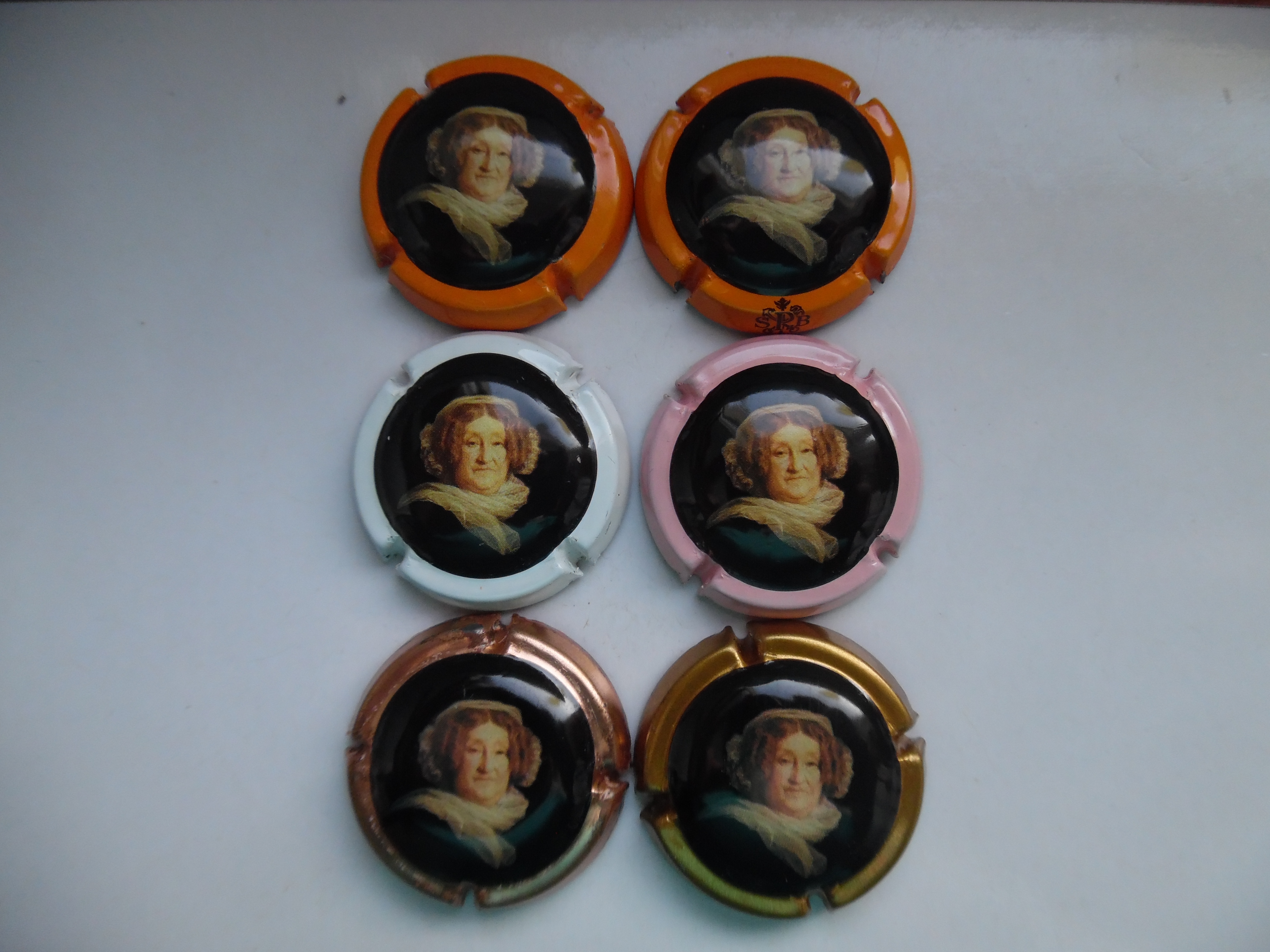 Champagne CLICQUOT (lot de 6 capsules). 5 Plivot (51)