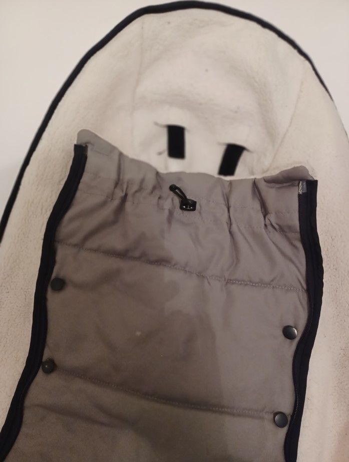 Chanceli�re Gris YOYO BABYZEN 35 Paris 16 (75)