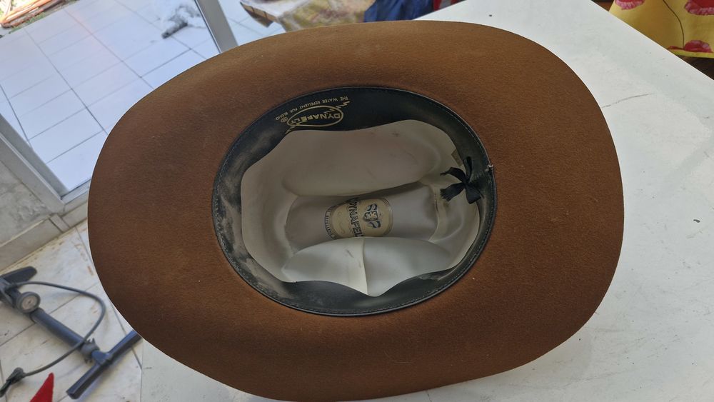 CHAPEAU avec tapis TEXAX  DYNAFELT DE COWBOY 25 Drancy (93)