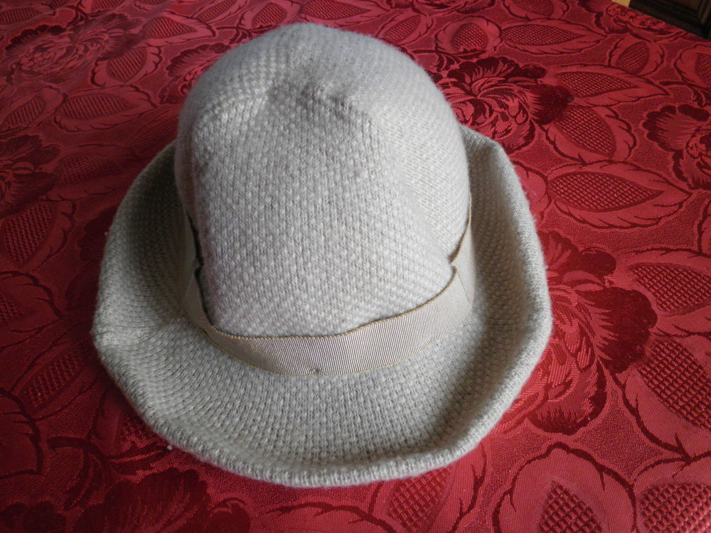 Chapeau femme  neuf 5 Guer (56)