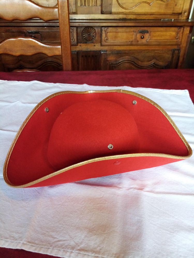 Chapeau festif neuf jamais port� 3 Avermes (03)