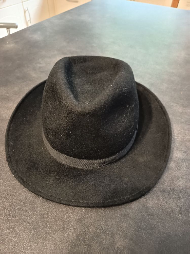 chapeau en laine taille 58 9 Veauche (42)
