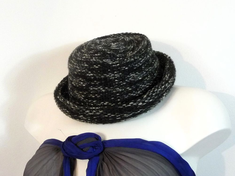 Chapeau Noir et Blanc- Taille Unique 10 Paris 15 (75)