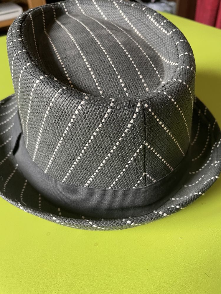 Chapeau 8 Sainte-Genevi�ve-des-Bois (91)