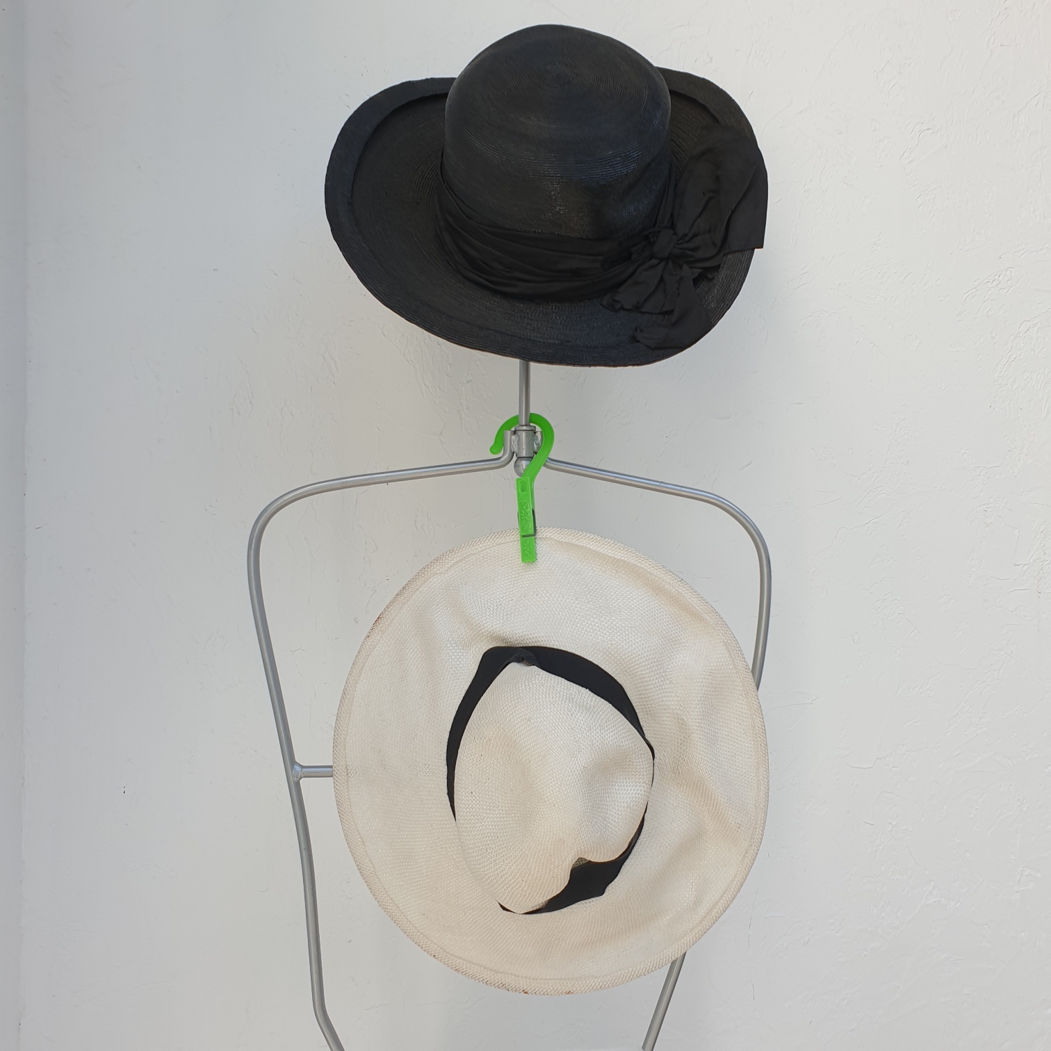 Lot 2 chapeaux anciens � restaurer 11 Antony (92)