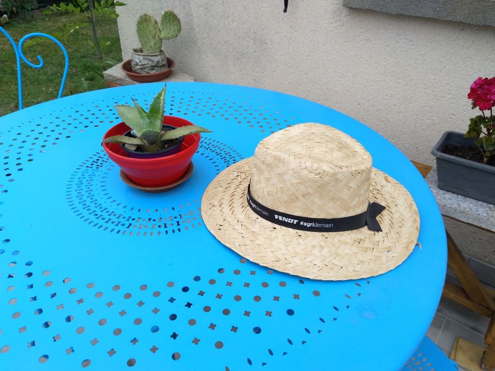 Chapeaux en paille
10 Melun (77)