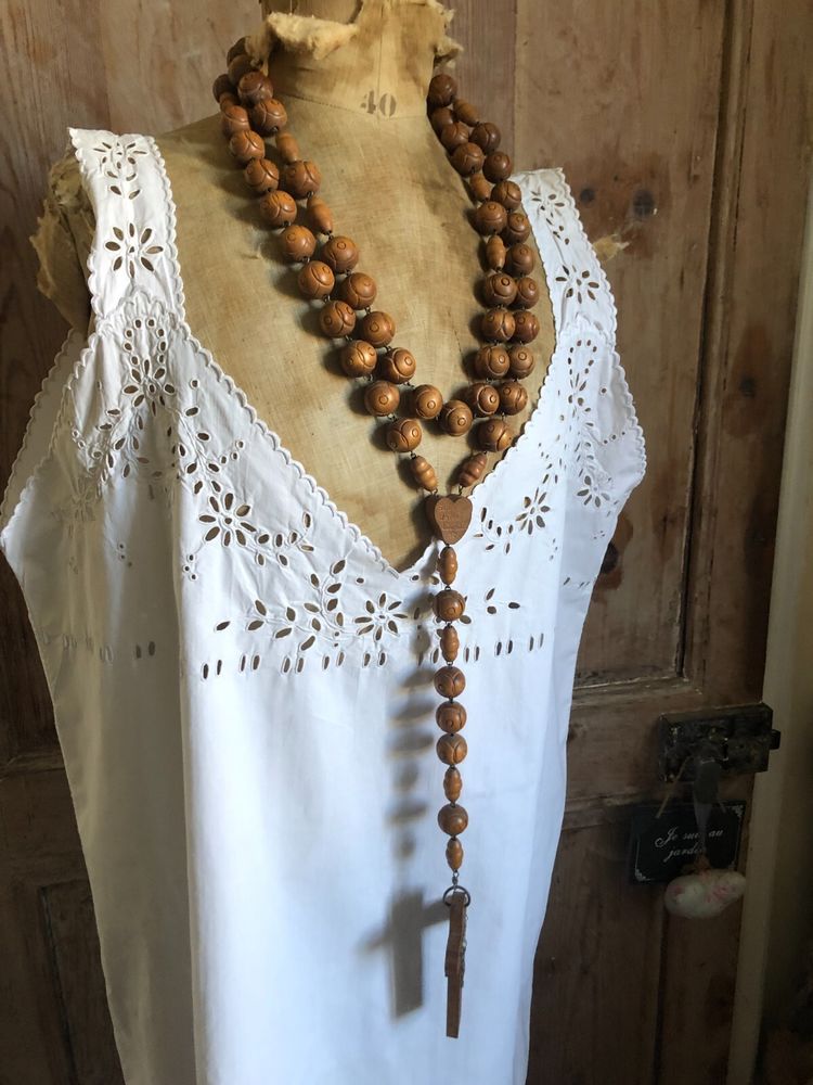 Chapelet g�ant de p�lerin en bois sculpt�. 40 Belgique