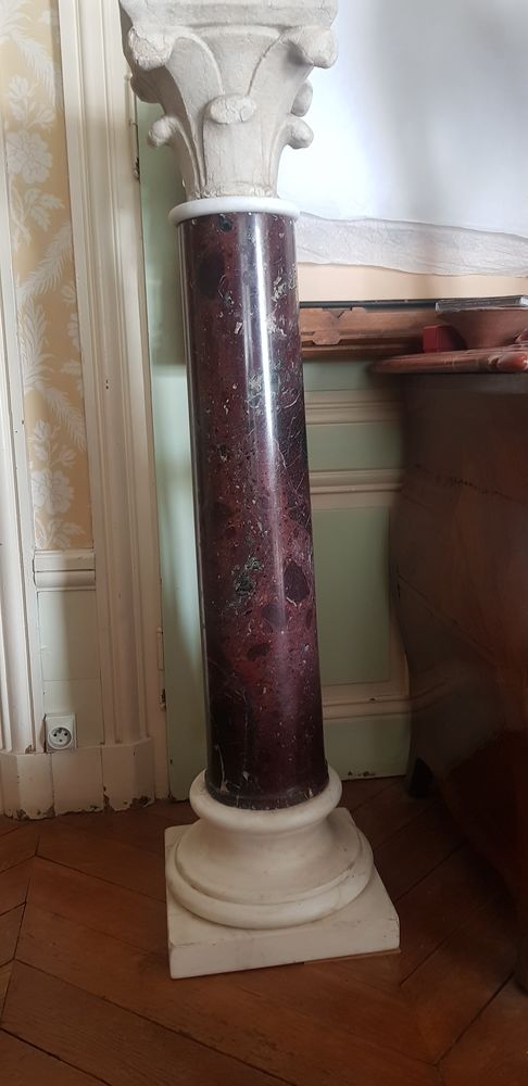 CHAPITEAU MARBRE �POQUE GOTHIQUE 1700 Lyon 6 (69)