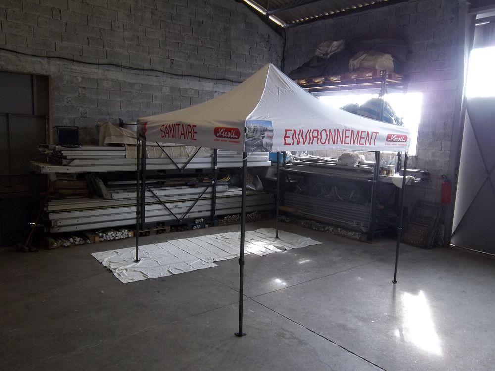 Chapiteau pliant 3 m x 3 m. 200 Charantonnay (38)