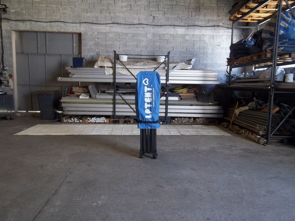 Chapiteau pliant 3 m x 3 m. 200 Charantonnay (38)