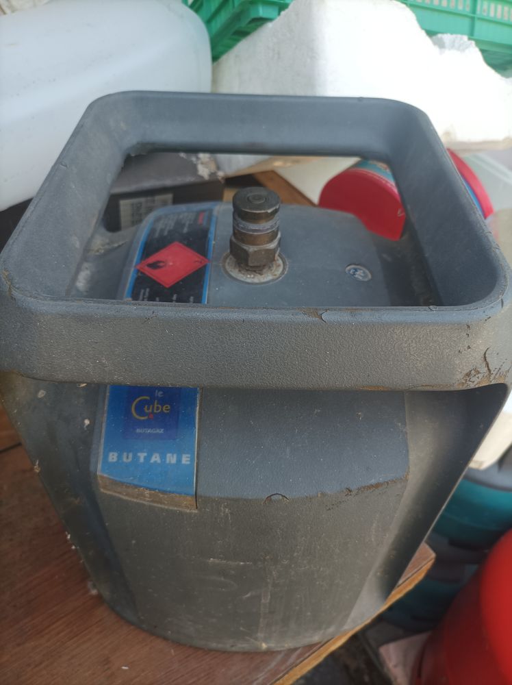 Charge Cube Gaz Butane Butagaz 6 kg neuve 20 Velleron (84)