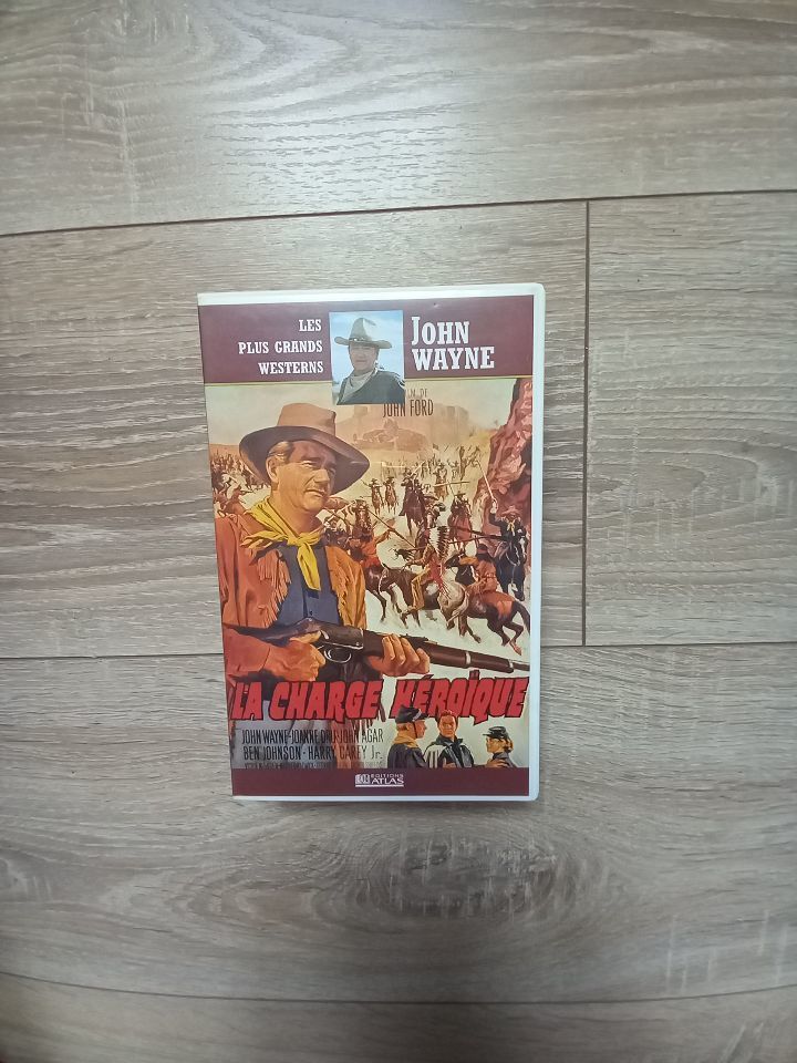 Vhs La charge H�ro�que avec John Wayne 2 Villiers (86)