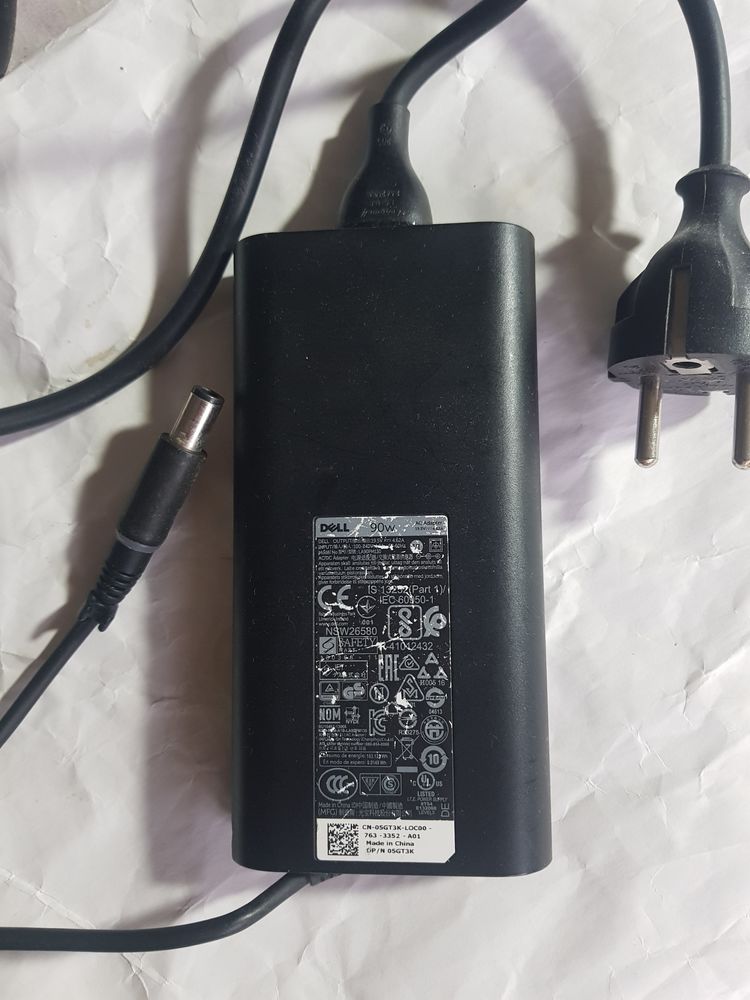 CHARGEUR ADAPTATEUR 90 W DELL POUR ORDINATEUR TRES BON ETAT 30 Paris 20 (75)