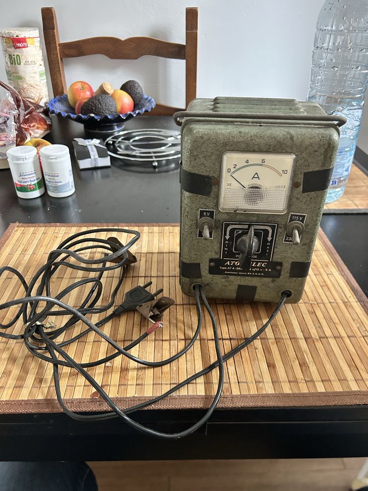 chargeur de batterie vintage 50 Paris 20 (75)