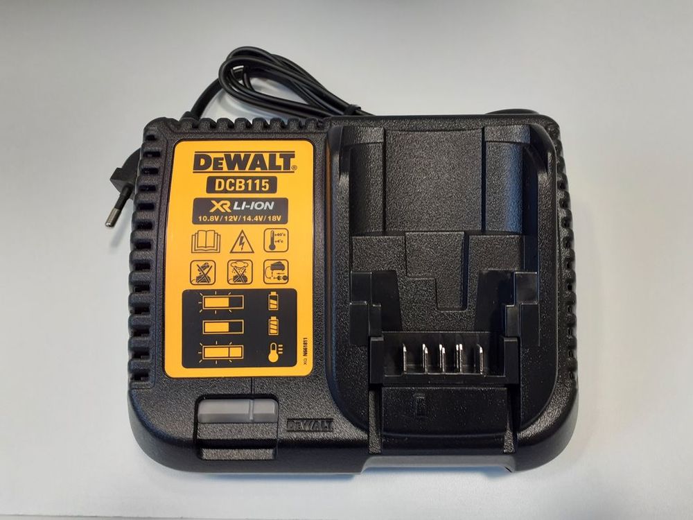 Chargeur dewalt univerel Dcb 115 
29 Bezons (95)