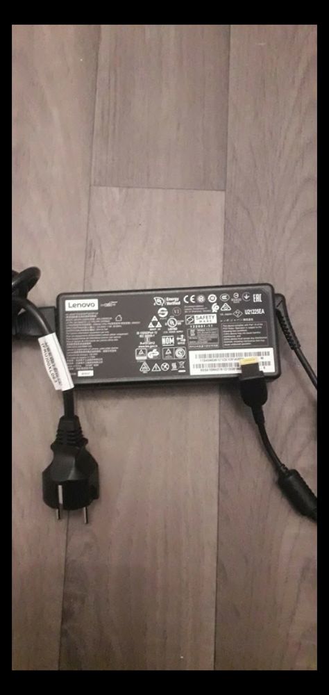 Chargeur Lenovo 135w 20v=6.75A comme neuf 25 Paris 18 (75)