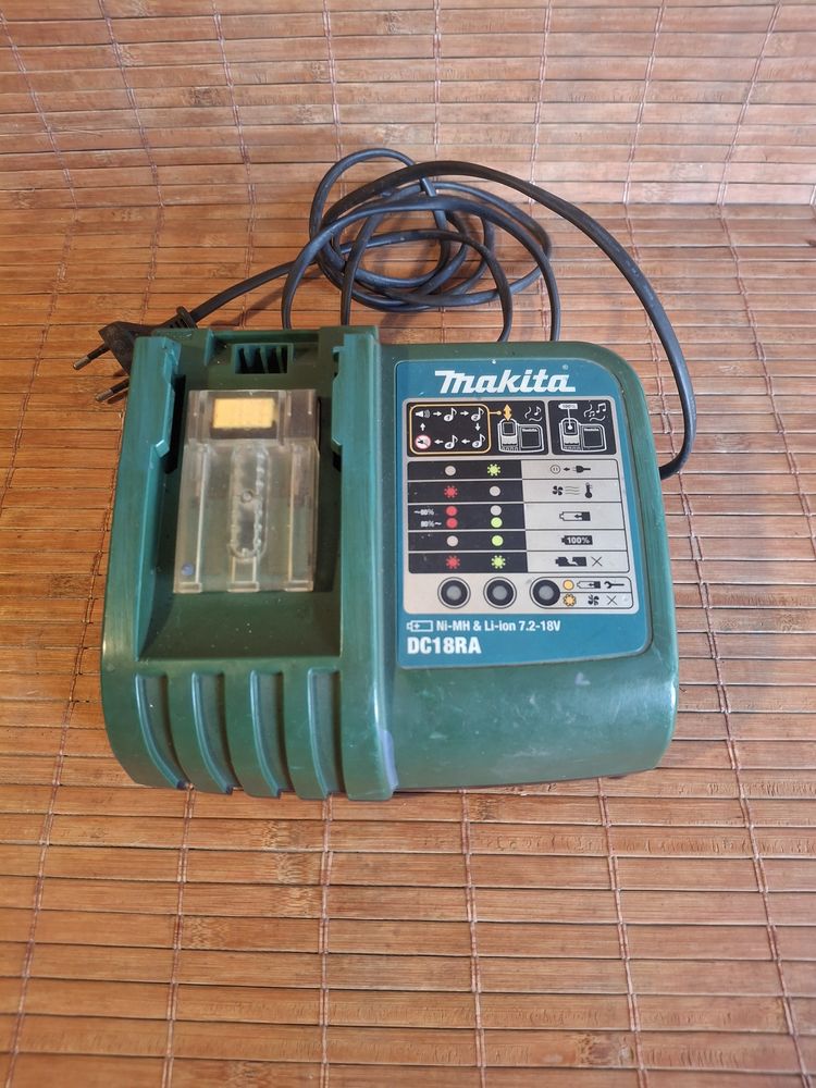 Chargeur Makita DC18RA 40 L' �tang-Sal� (97)