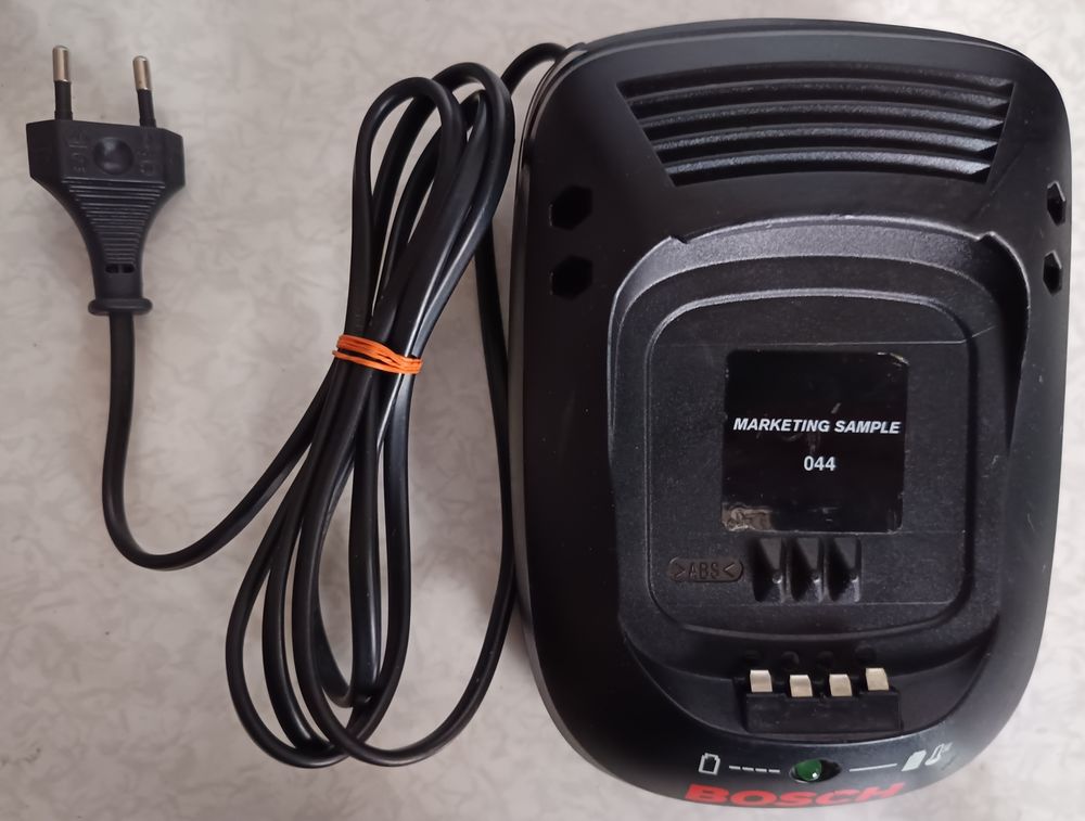 Chargeur Officiel Bosch D-70745 10,8v-21,6v 0,43A 60 Courbevoie (92)