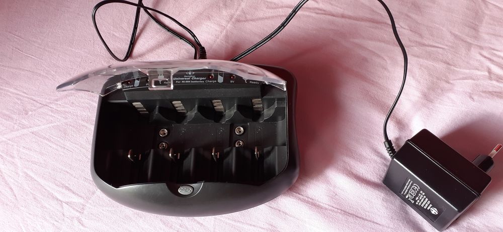 Chargeur de piles. 2 Crozon (29)