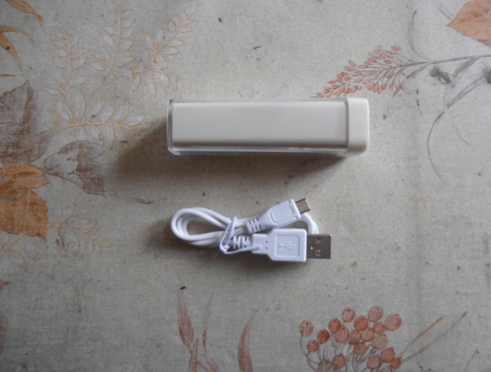 Chargeur de secours avec batterie lithium NEUF
5 Aubin (12)