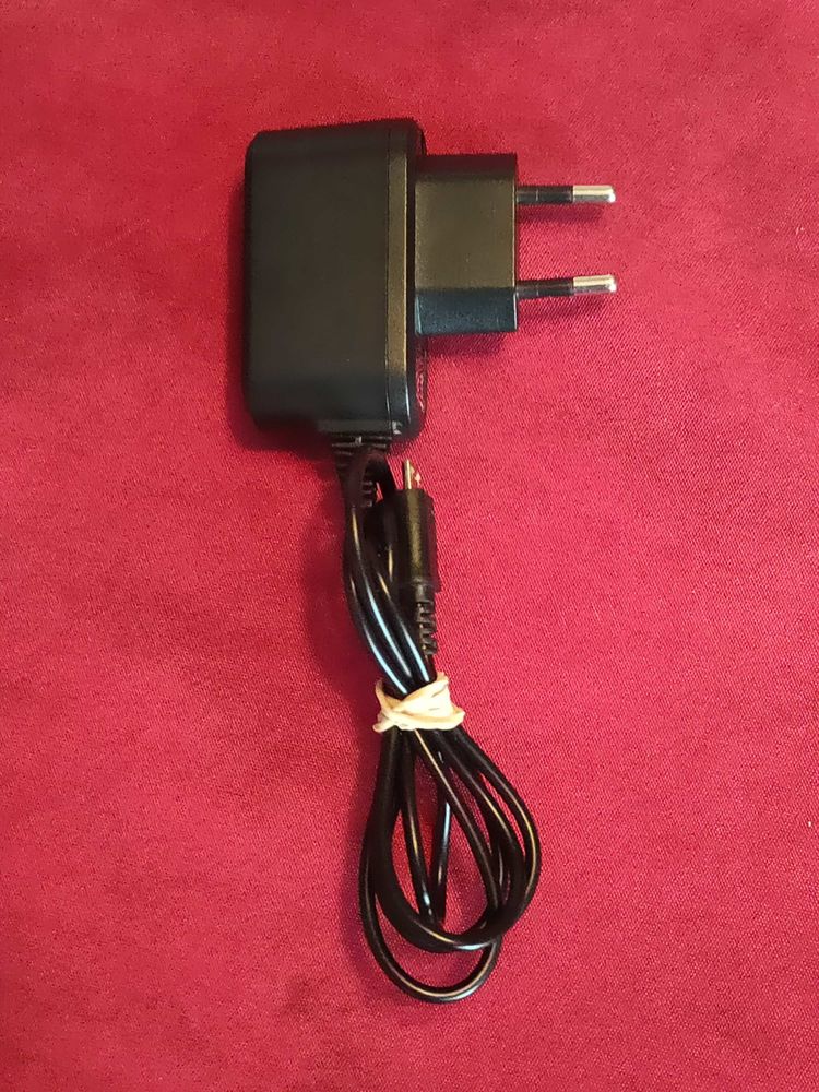 Chargeur de t�l�phone portable 5 Avermes (03)