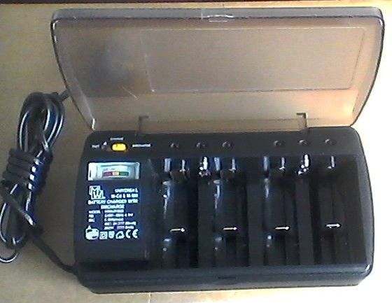 Chargeur universel de batterie Ni-Cd ou Ni-Mh 25 Nantes (44)