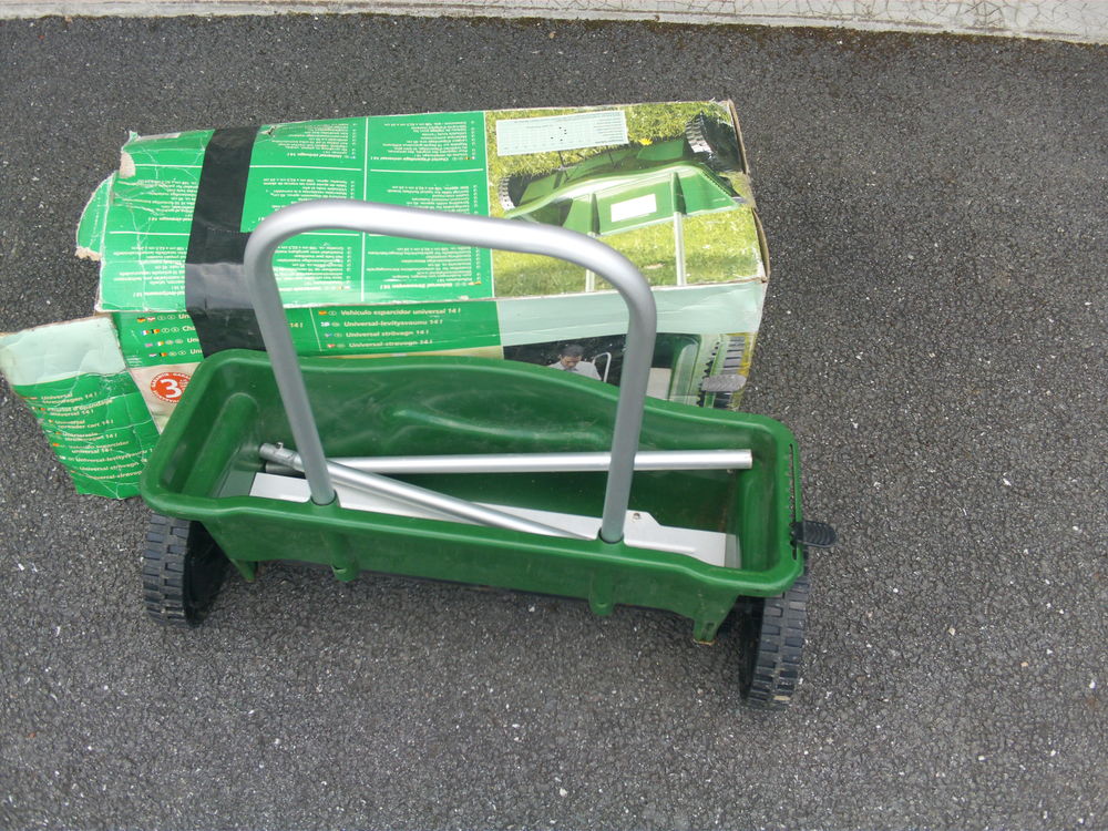 CHARIOT D'EPANDAGE 30 Pont-P�an (35)