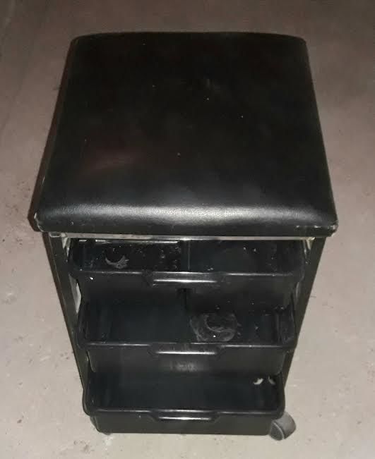 CHARIOT PROFESSIONNEL MANUCURE 40 Puteaux (92)