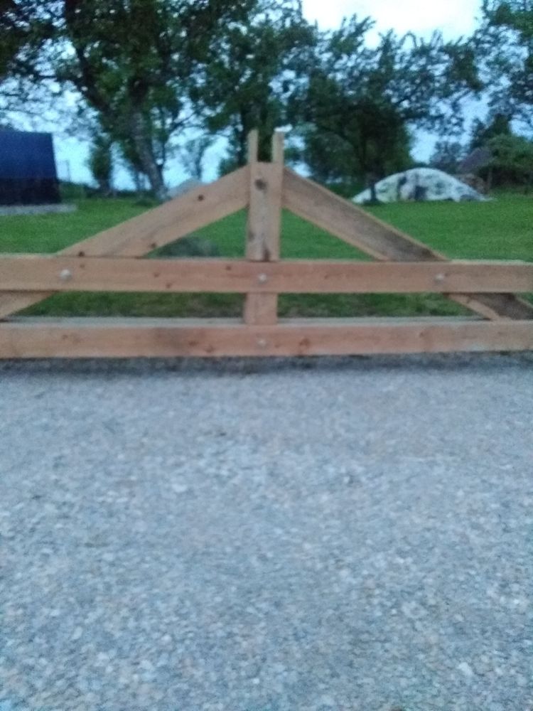 charpente en bois tr�s bon �tat, 5880 de long 1400 de haut 0 Genevreuille (70)