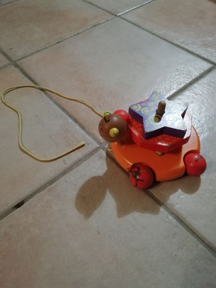 Chat en bois � tirer / promener avec formes � empiler 1 Montaigu (02)