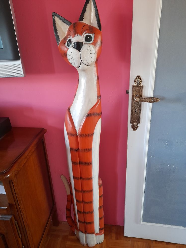 Chat d�coratif. 25 Drancy (93)