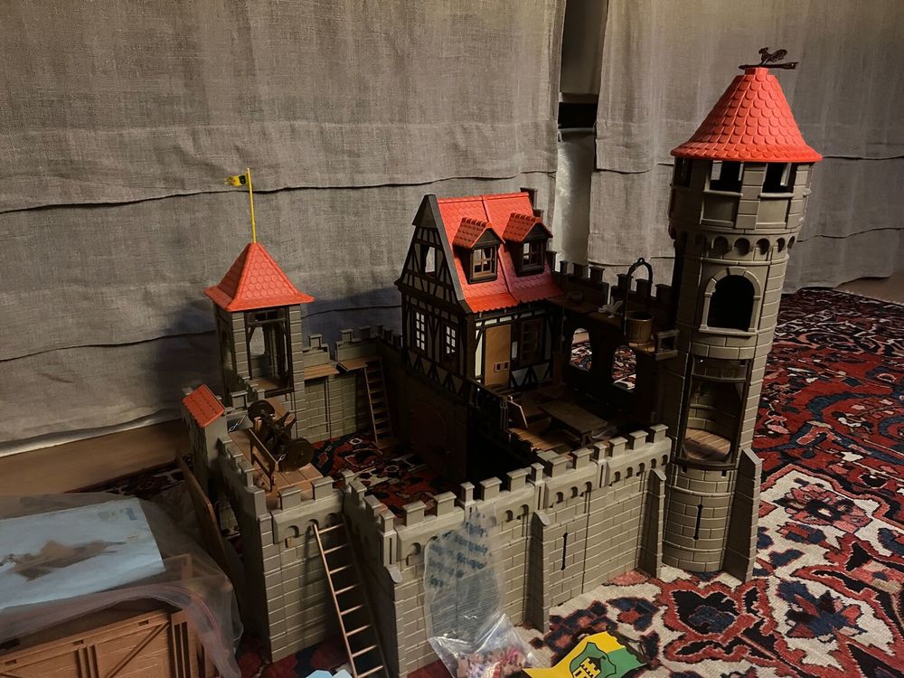 CHATEAU PLAY MOBIL avec documentation
165 Couzon-au-Mont-d'Or (69)