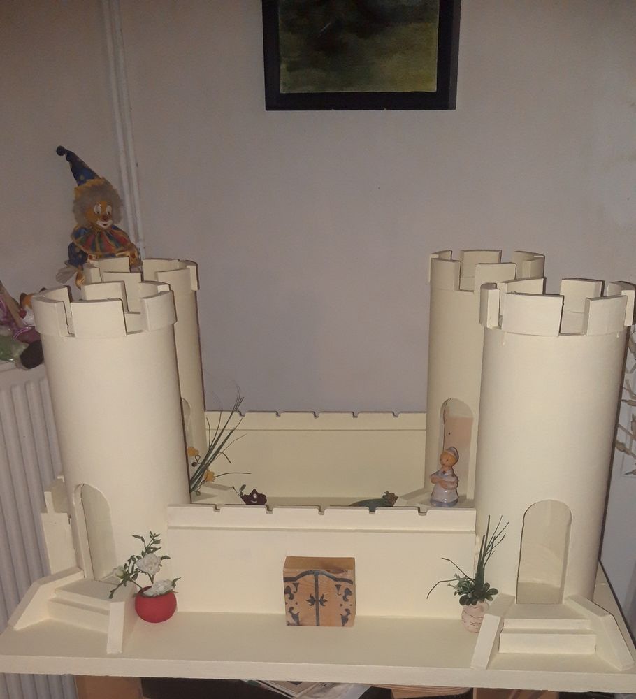 Ch�teaux bois ( produit artisanal ) 55 Saint-Vincent-de-Connezac (24)