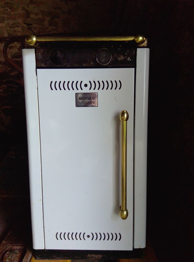 Chaudi�re � bois avec chauffages et �quipements 6000 Amailloux (79)