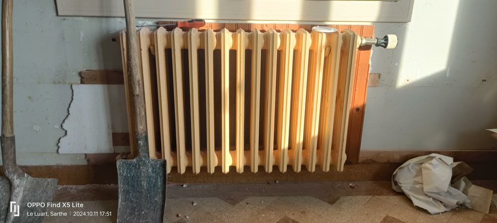 Chaudi�re a fioul+ 6 radiateur en fonte et cuve 1000 Le Luart (72)
