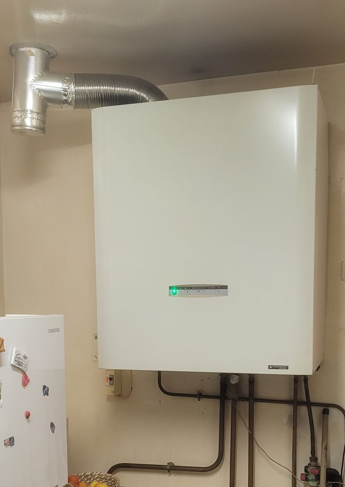 Chaudi�re � gaz FRISQUET Hydroconfort 80/450 avec ballon 80l 700 M�ounes-l�s-Montrieux (83)