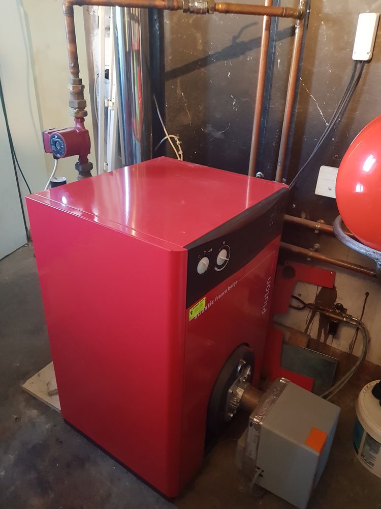 Chaudi�re au fuel 
Parfait �tat de marche
1500 Cabannes (13)