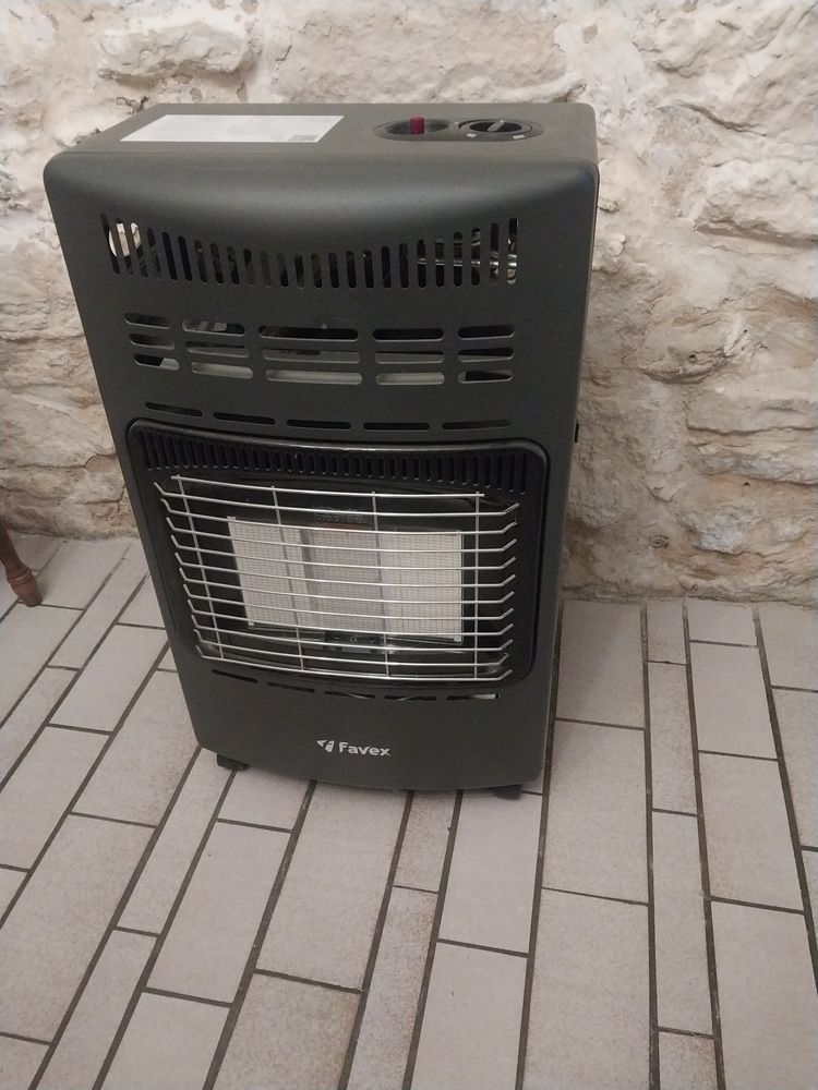 CHAUFFAGE AU GAZ BOUTEILLE, servie 3 mois. 70 Monteux (84)