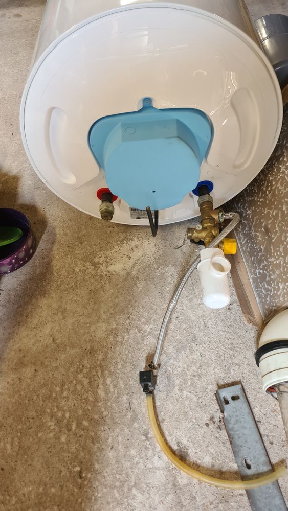 Chauffe eau 200L + tr�pied + vase expansion 230 Neuville-Vitasse (62)