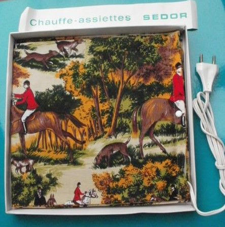  CHAUFFE ASSIETTES SEDOR - Vintage - Jamais utilis� - motif tissu : chasse � courre 15 Montauban (82)