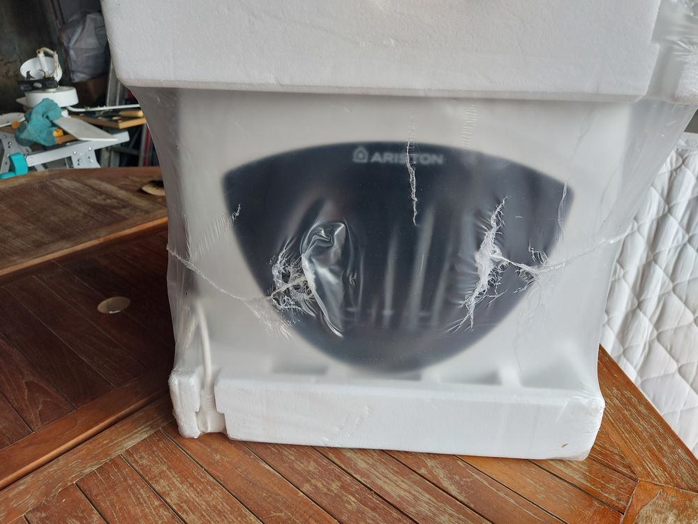 Chauffe eau electrique Ariston 30 litres Neuf 220 Ayherre (64)