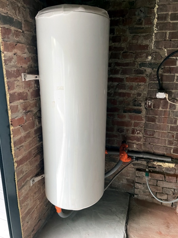 Chauffe-eau �lectrique mural avec groupe de s�curit� 72 Douai (59)