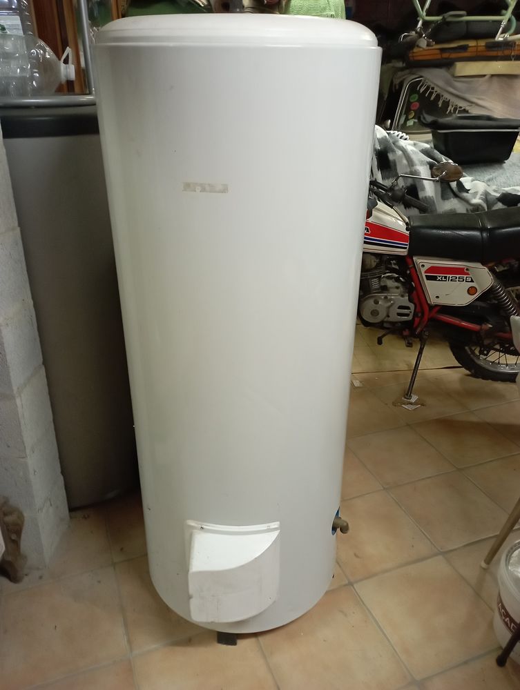 Chauffe eau 250 L, tr�s bonne affaire 150 Montcel (73)