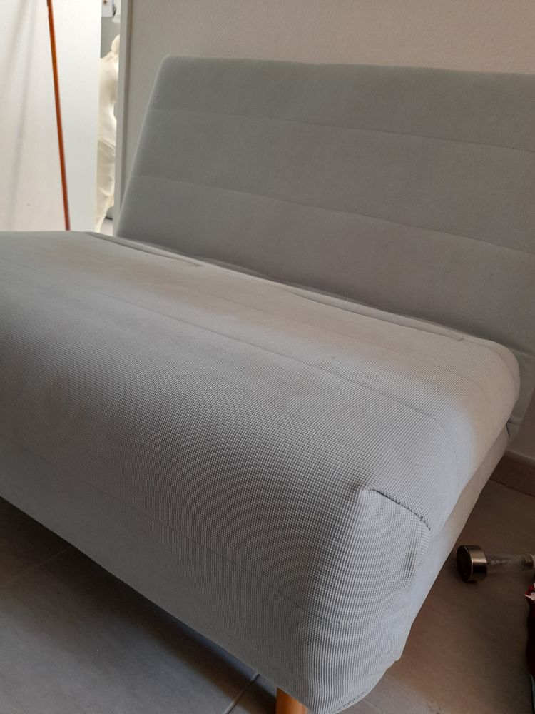 Chauffeuse convertible 1 place.
50 Arles (13)