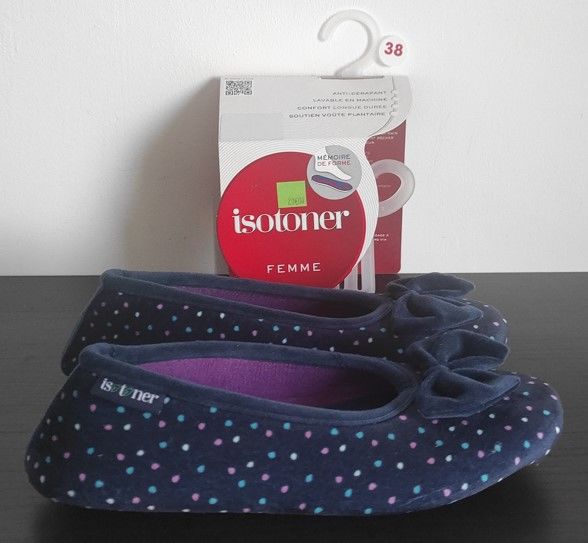 Chaussons femme ISOTONER taille 37/38 NEUFS 10 Metz (57)