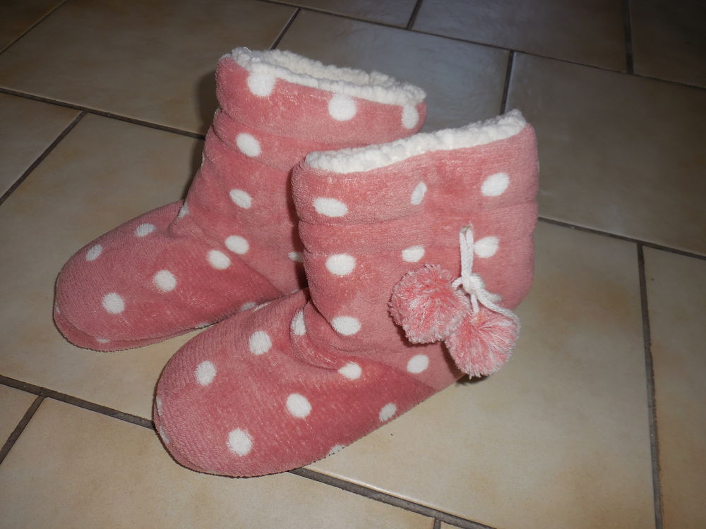 Chaussons femme T39 NEUFS 5 Calais (62)